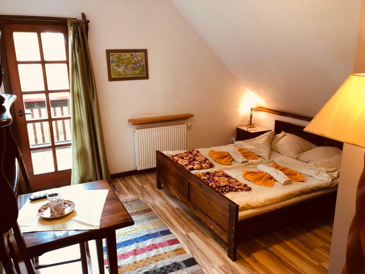 Gosciniec Pod Smrekami Bed & Breakfast Czorsztyn Exterior photo